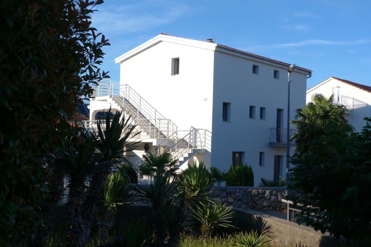 Apartments Monja & Dadi, Malinska, Vantacici Eksteriør billede